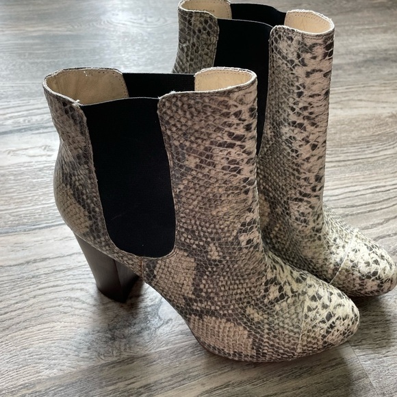 Juicy Couture Women’s Snakeskin Heeled Booties, size 10 - Picture 1 of 10